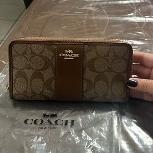 Coach Signature Khaki Saddle Zip Accordian Long Wallet